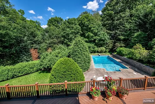 Upper Saddle River, NJ 07458,10 Knollwood Road