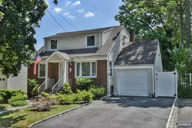 106 Oak Grove Avenue, Hasbrouck Heights, NJ 07604