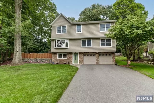 20 Birch Road, Ringwood, NJ 07456