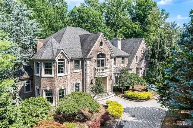 33 Great Hall Road, Mahwah, NJ 07430