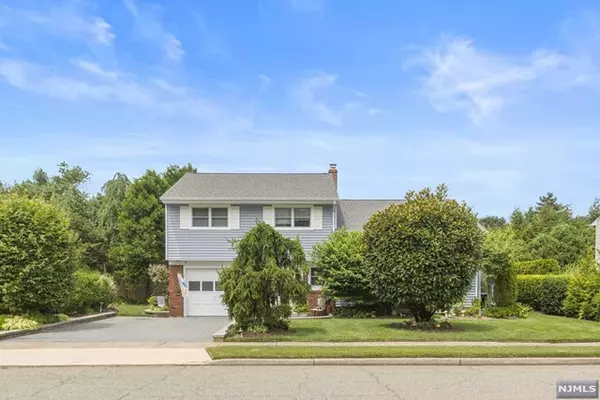 9 Kossuth Place, Fair Lawn, NJ 07410