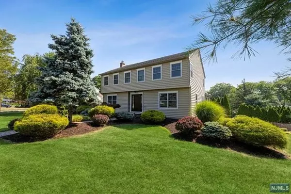 2 Farmstead Lane, Wayne, NJ 07470