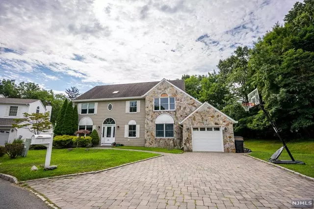 20 Camp Bal Place, Little Falls, NJ 07424