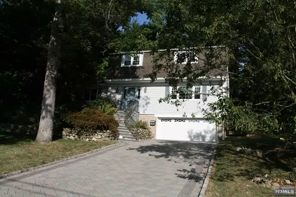 Ramsey, NJ 07446,90 Ronald Court