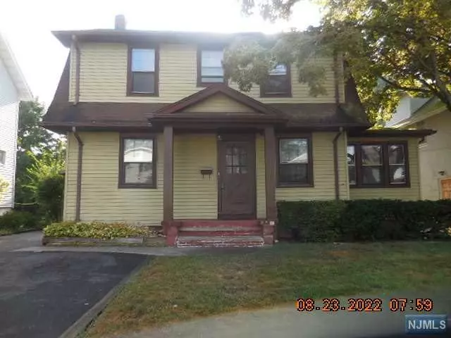 27 Smith Avenue, Bergenfield, NJ 07621