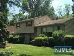 2 Falcon Court, Livingston, NJ 07039