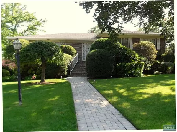 19 Reiner Place, Englewood Cliffs, NJ 07632