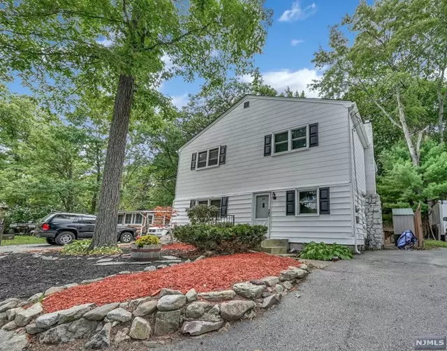 45 Setting Sun Trail, West Milford, NJ 07480