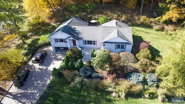 63 Danebury Downs, Upper Saddle River, NJ 07458