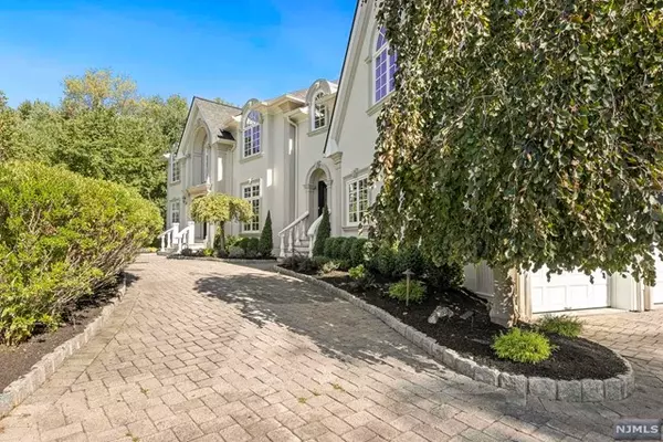 Upper Saddle River, NJ 07458,10 Emerald Woods Court