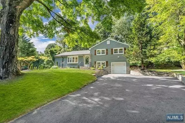 833 Rose Court, River Vale, NJ 07675