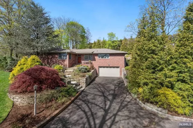 737 Hemlock Drive, Oradell, NJ 07649