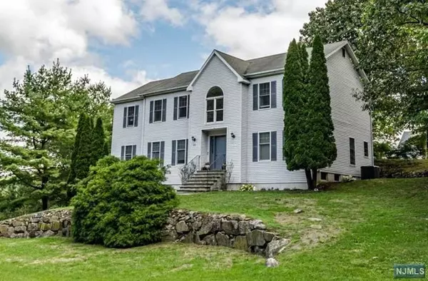 41 Upper High Crest Drive, West Milford, NJ 07480