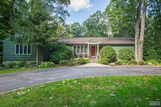 125 Greendale Drive, West Milford, NJ 07438