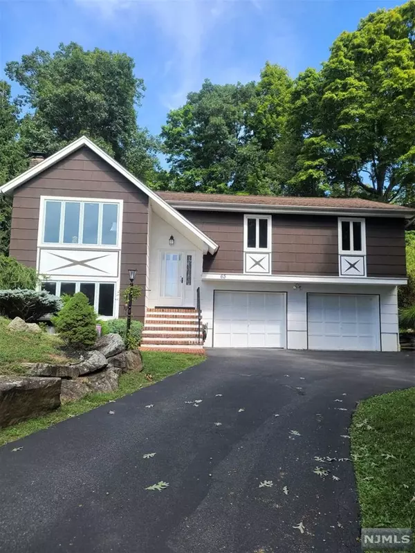 63 Signal Hill Trail, Sparta, NJ 07871