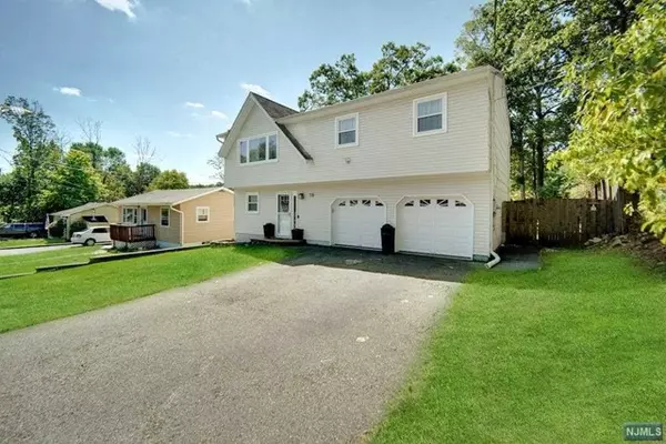 Hopatcong, NJ 07843,118 Brown Trail