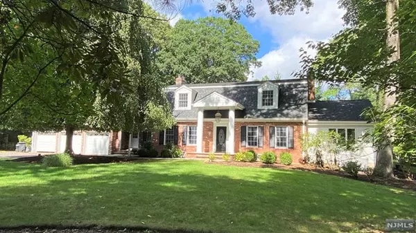 5 Wildwood Road, Saddle River, NJ 07458