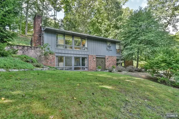 Upper Saddle River, NJ 07458,60 Old Chimney Road