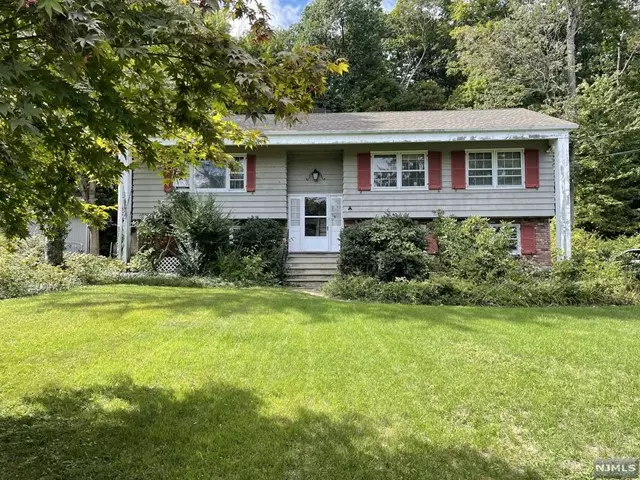 292 High Crest Drive, West Milford, NJ 07480