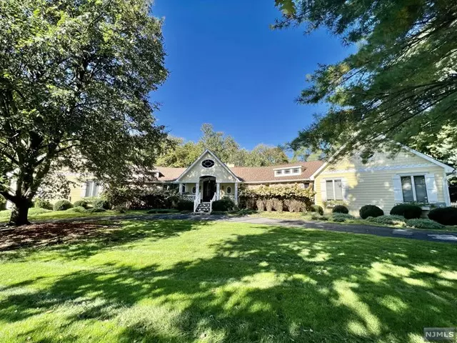 Franklin Lakes, NJ 07417,707 Cinnamon Lane