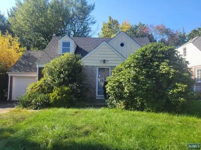 97 Lakeview Street, River Edge, NJ 07661