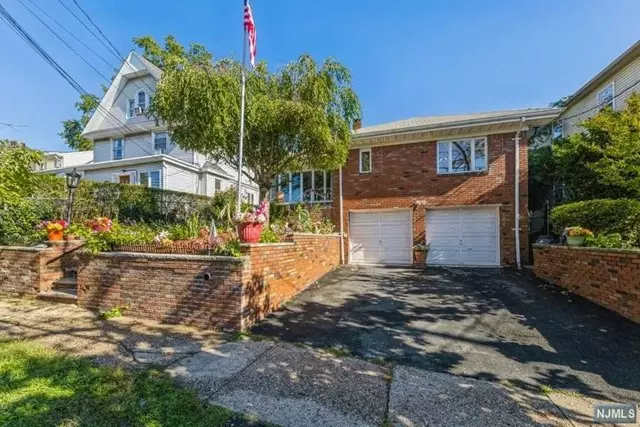 121 East Harriet Avenue, Palisades Park, NJ 07650