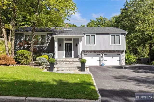 50 Heritage Court, Woodcliff Lake, NJ 07677