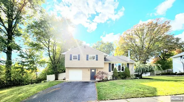 14 Beechwood Drive, Roxbury Township, NJ 07876