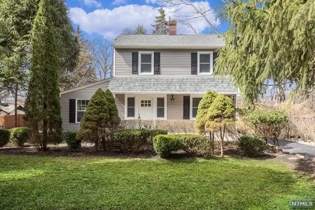 22 Maysenger Road, Mahwah, NJ 07430