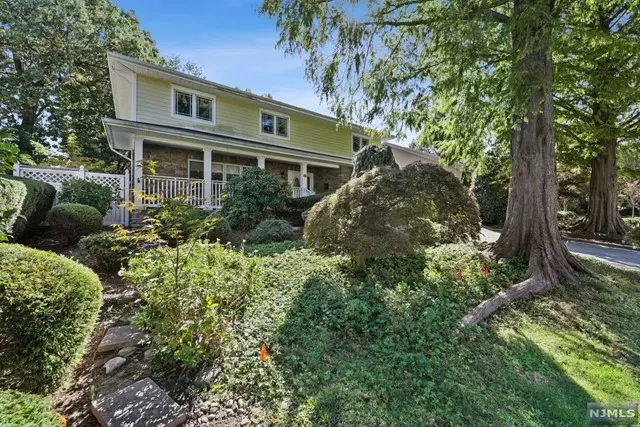 61 Ash Street, Englewood Cliffs, NJ 07632