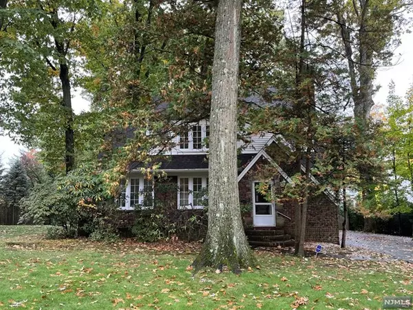 Tenafly, NJ 07670,54 Forest Road