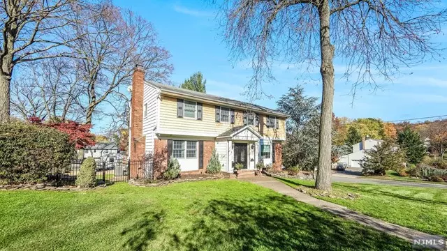 39 Darlington Drive, Wayne, NJ 07470