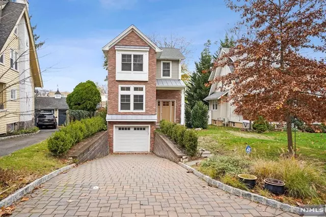 9 Valley Place, Tenafly, NJ 07670