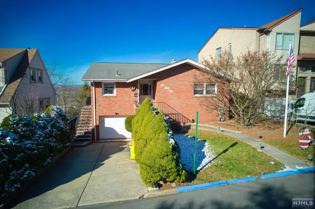 535 4th Street, Palisades Park, NJ 07650