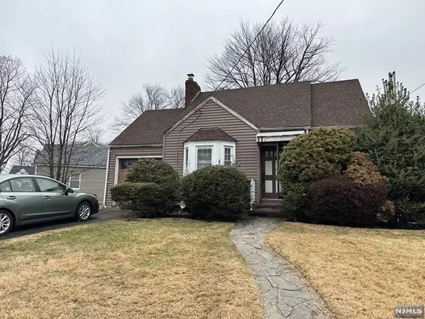 12 Lohmann Place, Dumont, NJ 07628