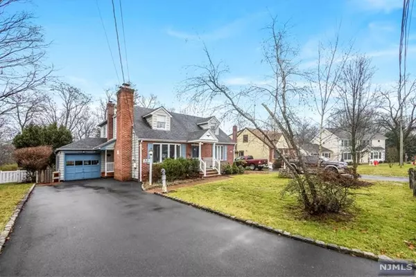 Waldwick, NJ 07463,22 Wilson Terrace