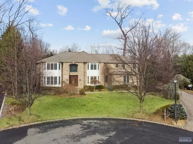 45 Berkshire Road, Woodcliff Lake, NJ 07677