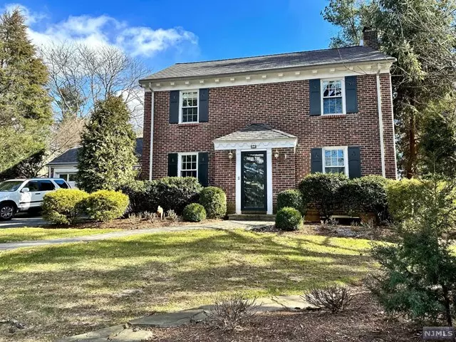 42 Sherwood Road, Tenafly, NJ 07670