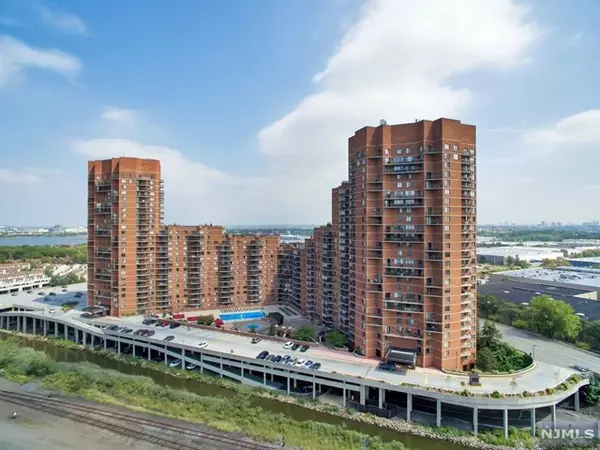 217 Harmon Cove Tower  #217, Secaucus, NJ 07094