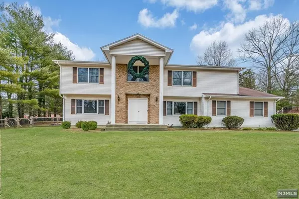 9 Campgaw Road, Mahwah, NJ 07430