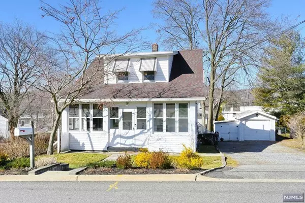 27 Manchester Avenue, North Haledon, NJ 07508