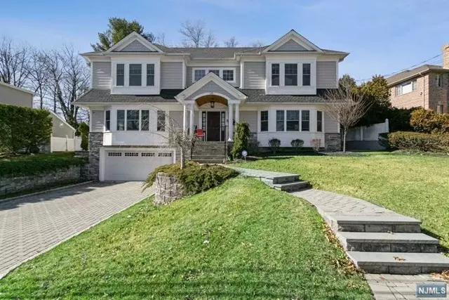 26 Heatherhill Road, Cresskill, NJ 07626