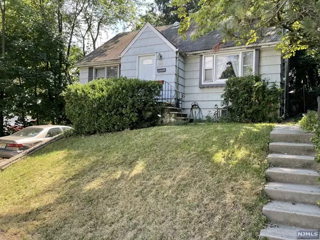 110 Jefferson Avenue, Hasbrouck Heights, NJ 07604