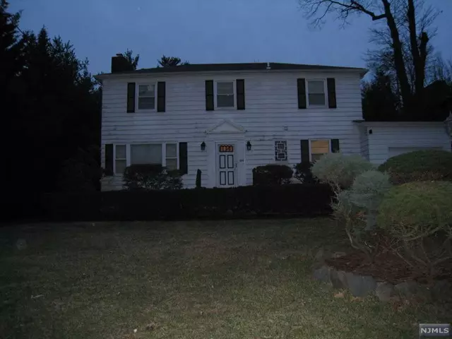 108 Pershing Road, Englewood Cliffs, NJ 07632