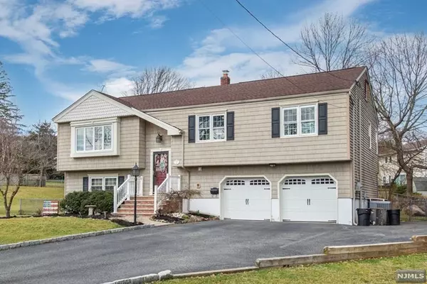 4 Old Farm Road, Verona, NJ 07044