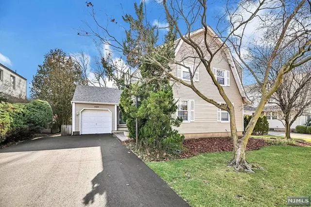 4-26 2nd Street, Fair Lawn, NJ 07410