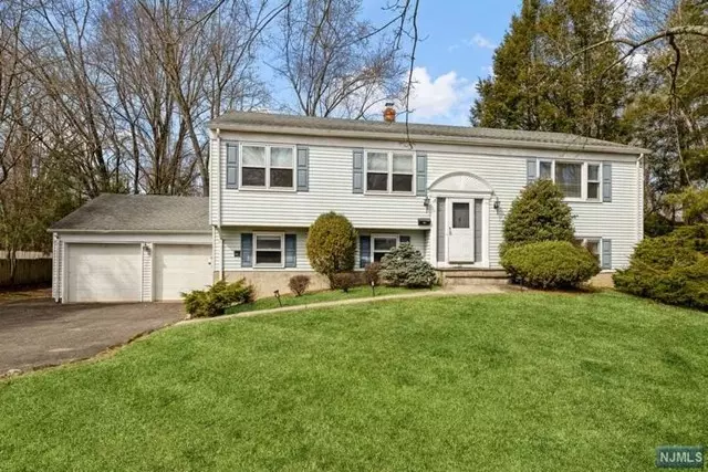 32 Carlton Lane, Harrington Park, NJ 07640