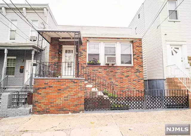 282 Danforth Avenue, Jersey City, NJ 07305