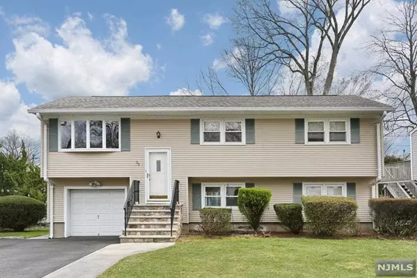 33 Cole Court, Dumont, NJ 07628