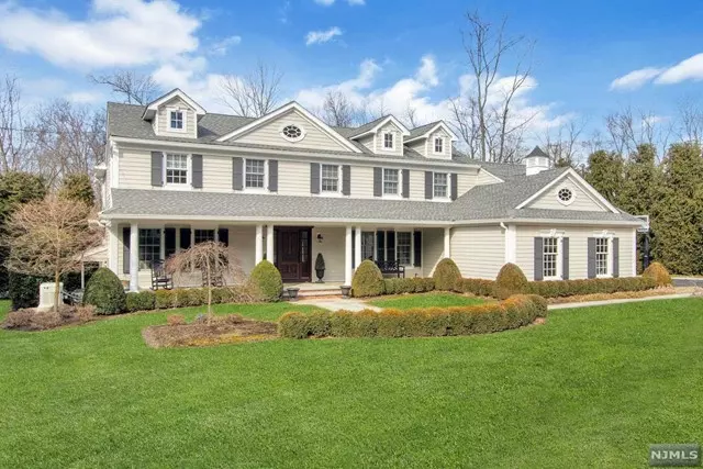 112 Oak Drive, Upper Saddle River, NJ 07458